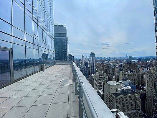 1st image of 885 6th Ave APT 39E