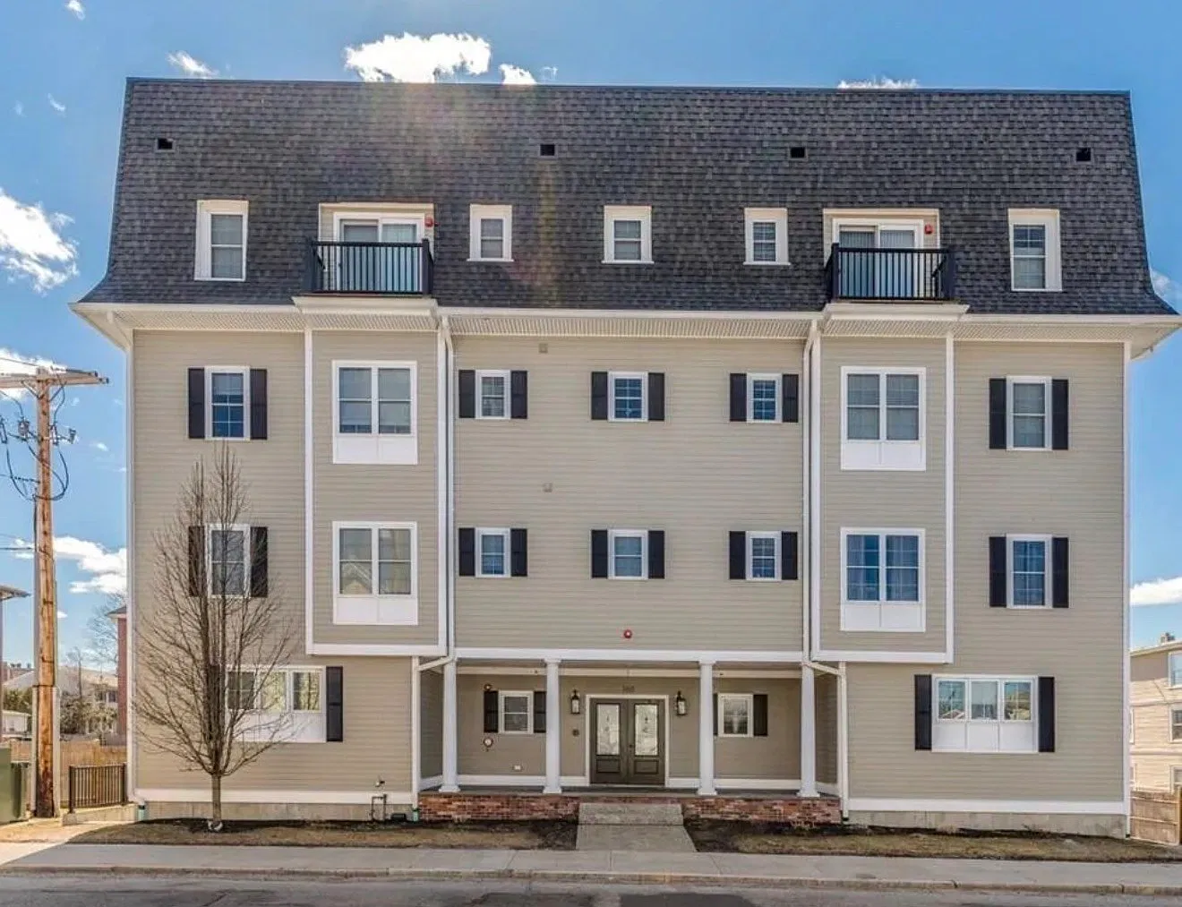 2 bed, 2.0 bath, 940 sqft, $3,000 — Photo 1