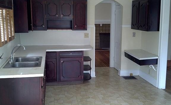 2nd image of 250 E Sherborne Dr