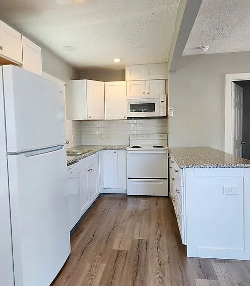 Park Street Apartments — Photo 12