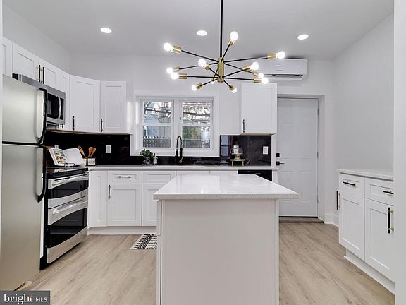 5th image of 2223 S Darien St