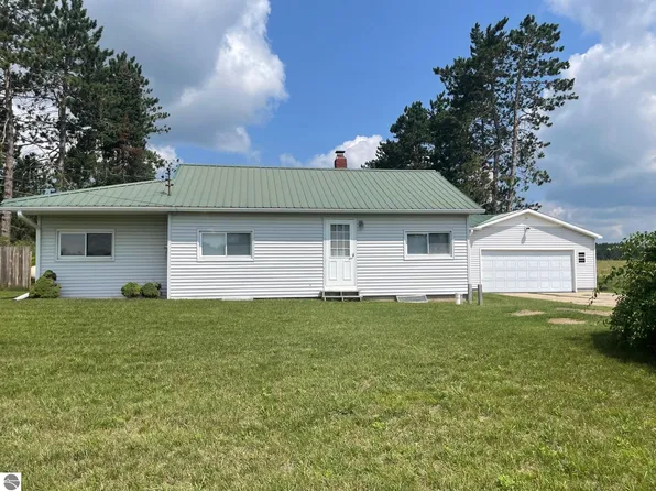 6239 E 34th Rd, Cadillac, MI 49601