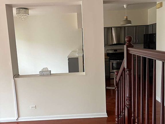 5th image of 72 Heather Glen Dr