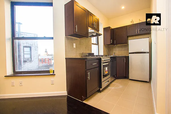 Rented by Jonis Realty | media 8