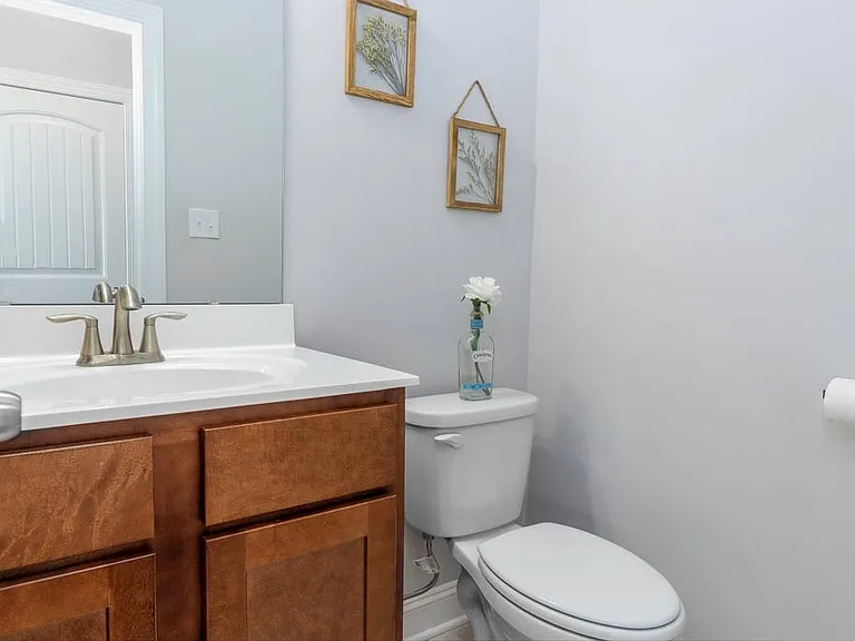 1024 Loretta Ln — Photo 8
