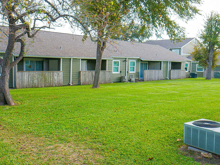 Mosswood Apartments — Photo 23