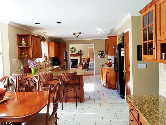Eat In Kitchen