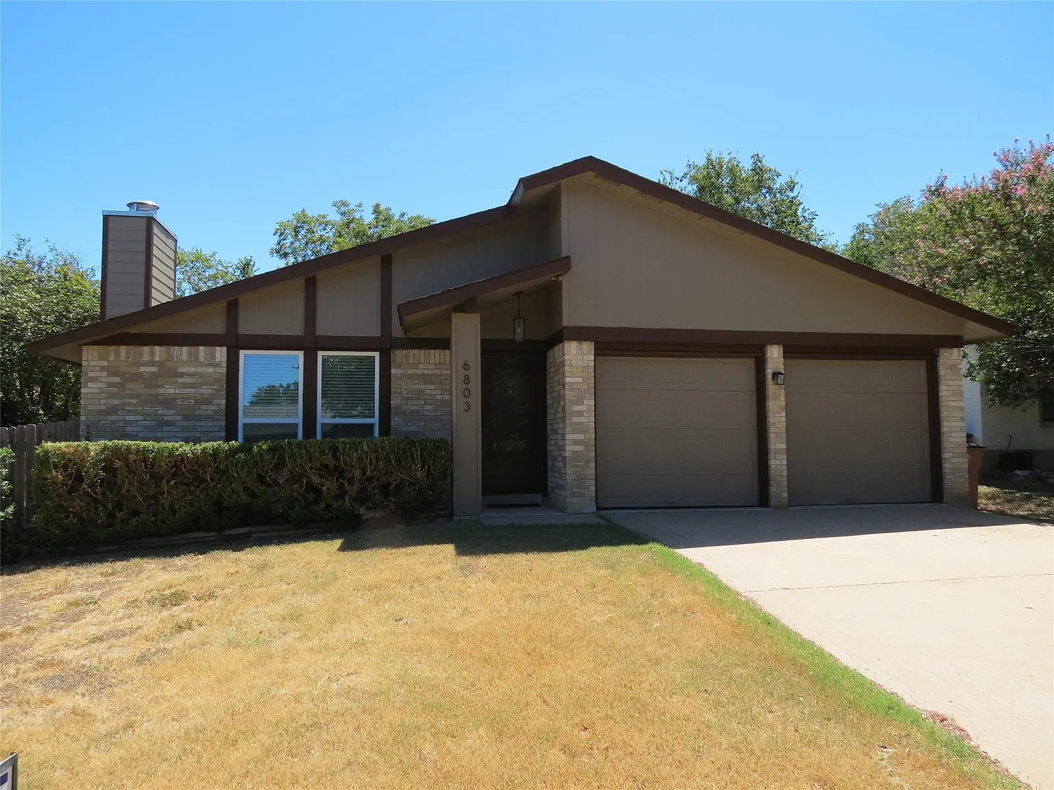 3 bed, 2.0 bath, 1369 sqft, $2,350 — Photo 3
