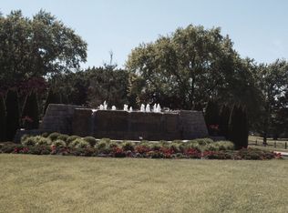 248 NE Bayview Dr, Lees Summit, MO 64064