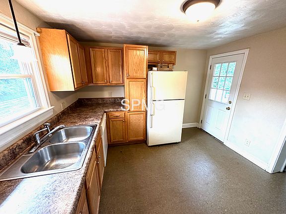 3rd image of 2916 Cumberland St NW #B