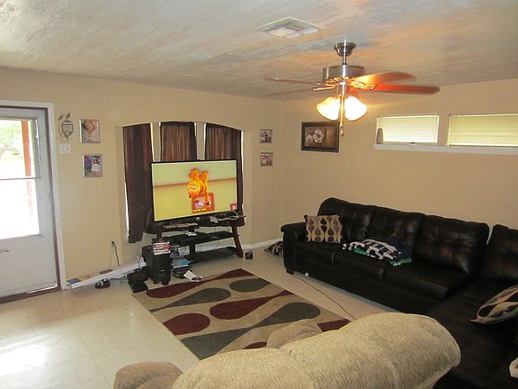 5th image of 1214 E Johnston Ave