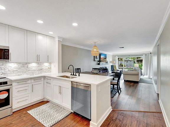 4th image of 5770 PRINCESS PALM Court #F
