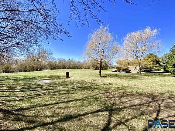 5th image of 26014 Kathleen Dr