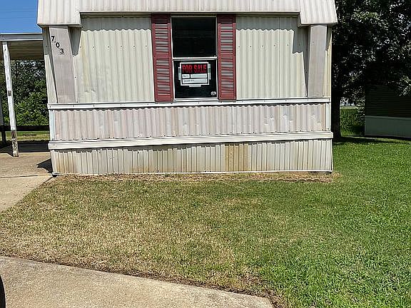 3rd image of 703 Breckinridge Dr