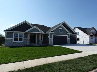 1652 Switchgrass St, Oconomowoc, WI 53066