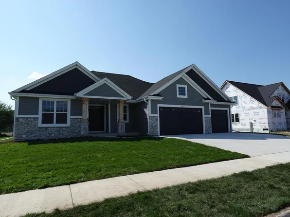 1652 Switchgrass STREET, Oconomowoc, WI 53066
