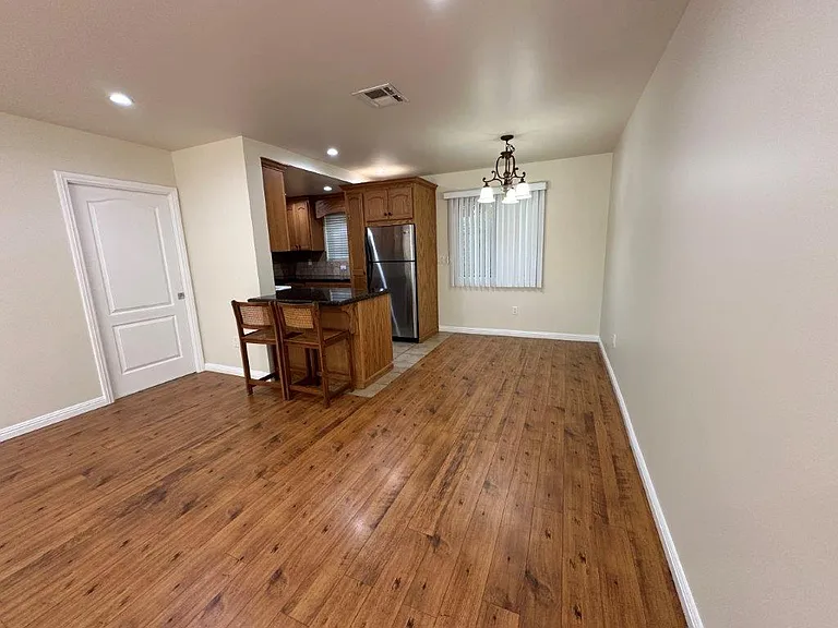 12540 Moorpark St — Photo 5