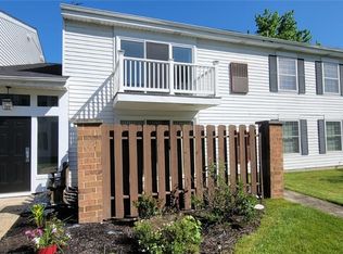 26195 Raintree Blvd APT B6, Olmsted Falls, OH 44138