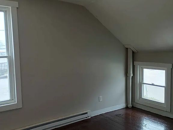 4th image of 318 Marquette St #318