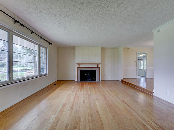 3rd image of 7213 Sheffield Dr
