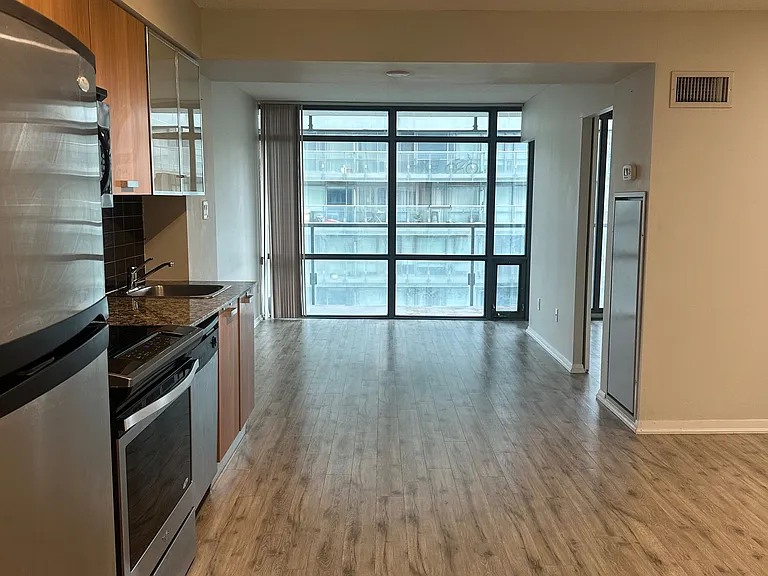 37 Grosvenor St #1110 — Photo 10