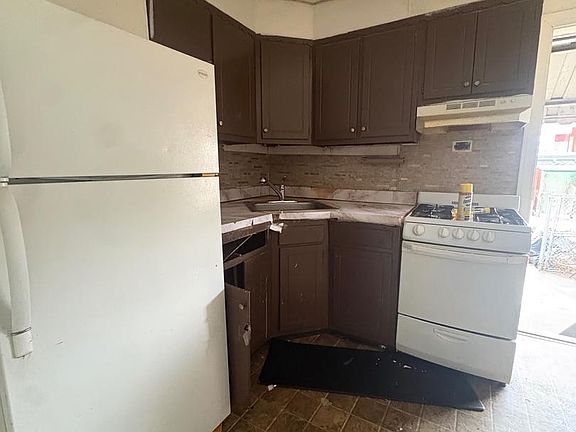 5th image of 313 N Salford St