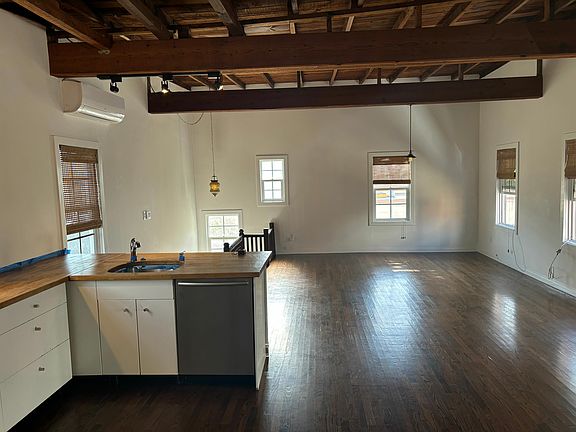 2nd image of 762 N Van Ness Ave #1/4