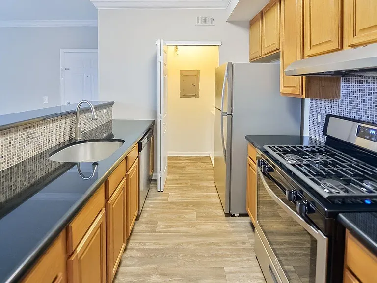 Bishops View Apartments and Townhomes — Photo 3