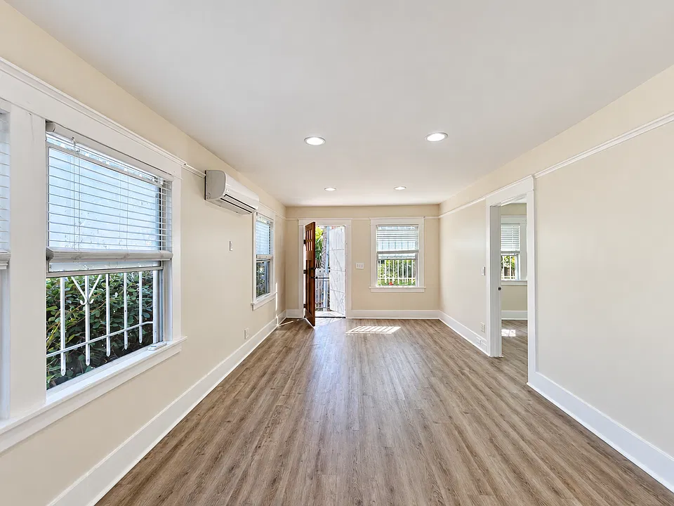 1051 N Curson Ave