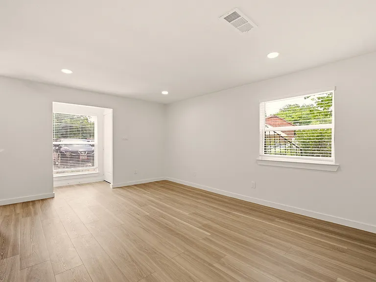 908 Isbell Rd #A — Photo 11