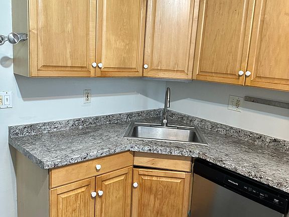 3rd image of 82 Court House Pl Floor 1