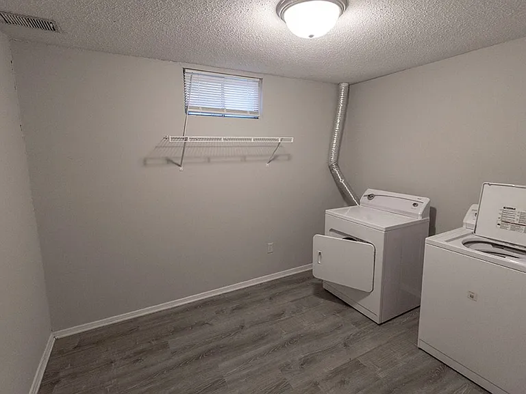 215 Wheaton Ct — Photo 28