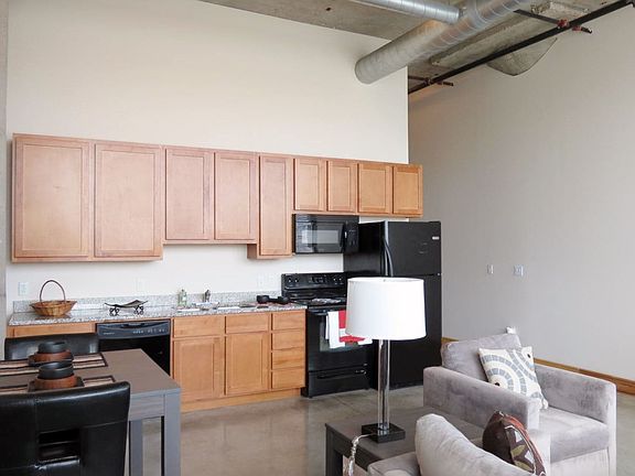 fantastic open living/kitchen area