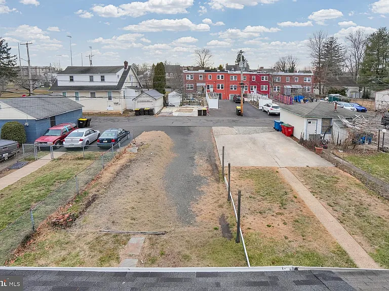 174 E Main St — Photo 12