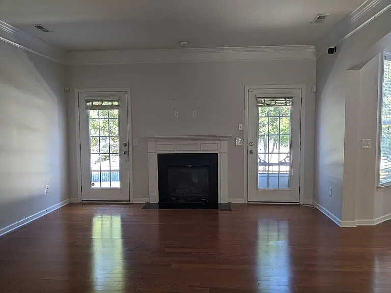 3409 Bidwell Ave — Photo 6