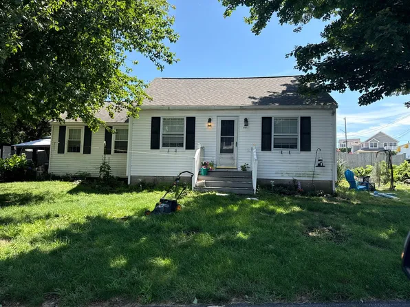 60 Bayberry Rd, Narragansett, RI 02882