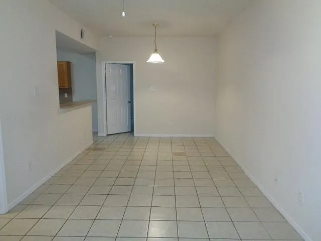 4 bed, 1.5 bath, 2976 sqft, $1,450 — Photo 2