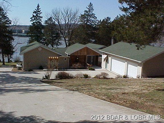 3rd image of 305 W Lake Park
