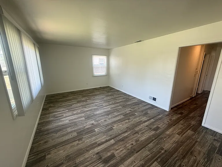 4122 Saint Paul Pl — Photo 2