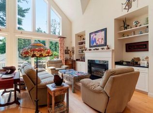9 Hawk Hill Ln, Ipswich, MA 01938
