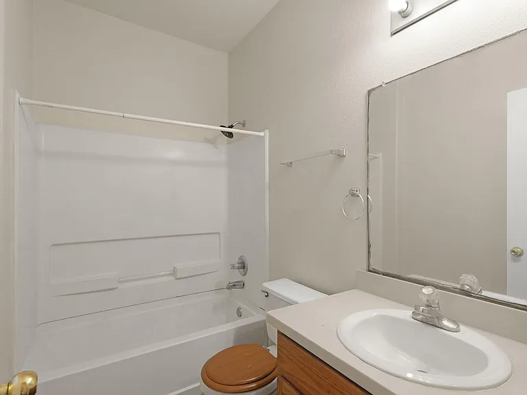 1907 Wooded Acres Dr — Photo 14