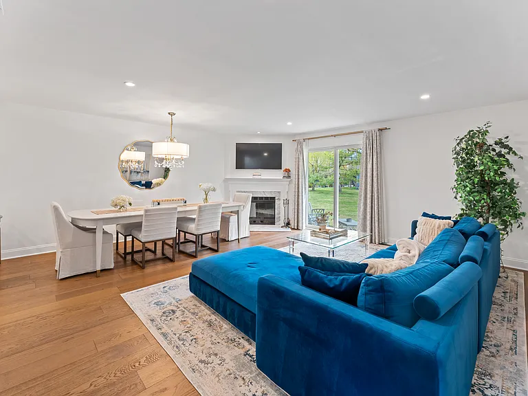 142 Shore Dr — Photo 3