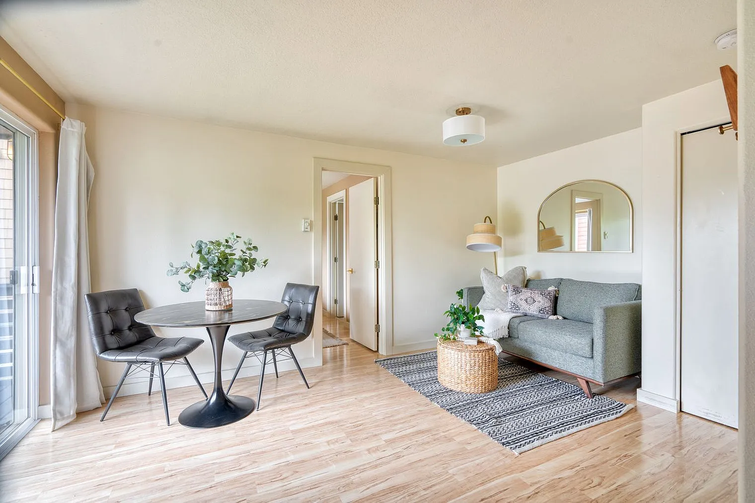 1 bed, 1.0 bath, 548 sqft, $2,354 — Photo 3