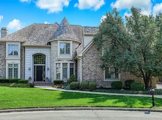 102 Ambriance Dr, Burr Ridge, IL 60527