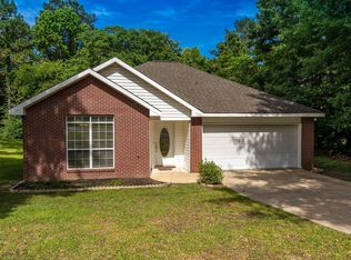 311 Delta Dr W, Hattiesburg, MS 39402
