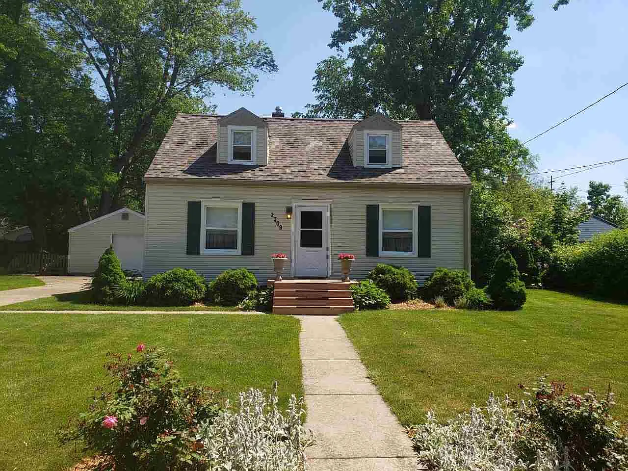 2309 Chesning Ave photo 1