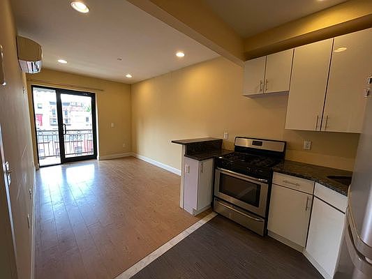 1st image of 40 W 126th St APT 4R