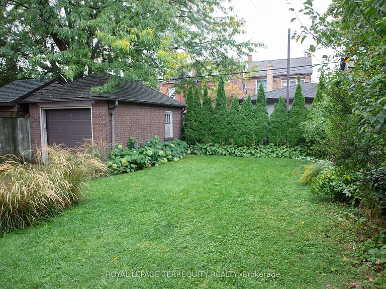 10 Northcliffe Blvd #BASEMENT — Photo 16