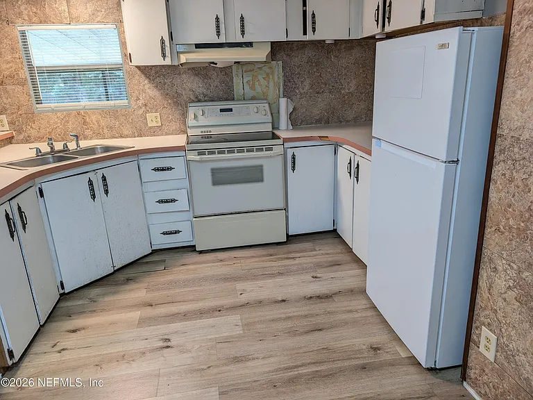 220 Guy Ave — Photo 9