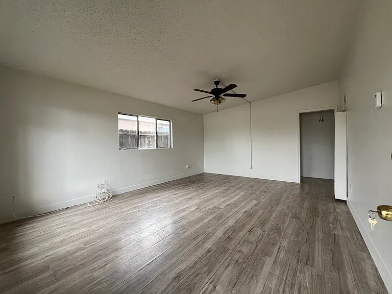 981 Calla Ave — Photo 4